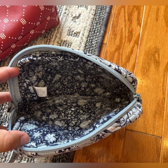 Tommy Hilfiger/ Vera Bradley cosmetic Bag Bundle - Picture 4 of 4